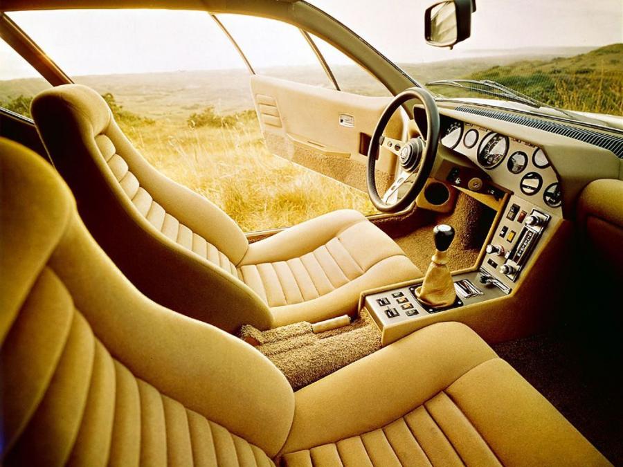 Интерьер Renault Alpine A310 1971 года  (фото 4 из 26)